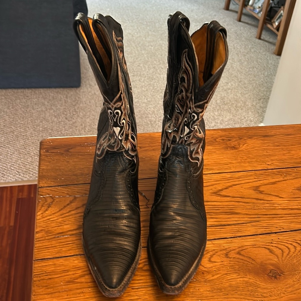 Black lizard cowboy boots